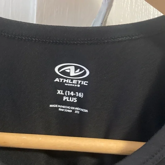 Athletic Works Classic Cropped Black Tank Top - Picture 2 of 4